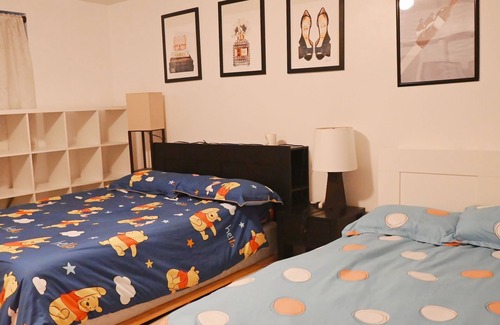 Brooklyn Apartment | Willy's Cozy 2BR Retreat With Backyard