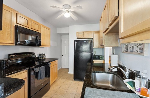Wilmington House | Wilmington Classic Home 💎 King Bd, Smart Tvs