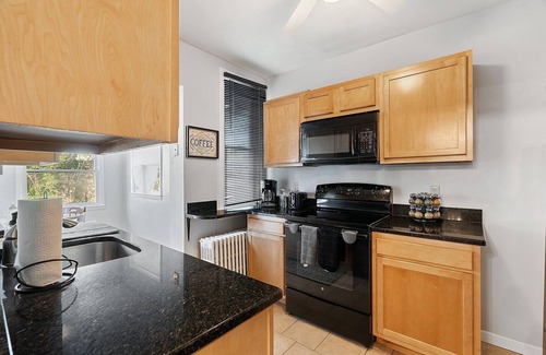Wilmington House | Wilmington Classic Home 💎 King Bd, Smart Tvs