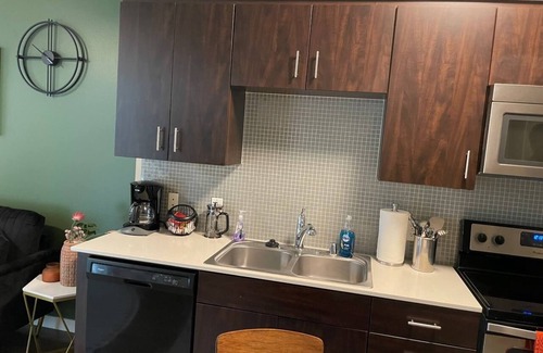 Miracle Mile Apartment | Wilshire Charm: Modern 1BR1BA Apartment
