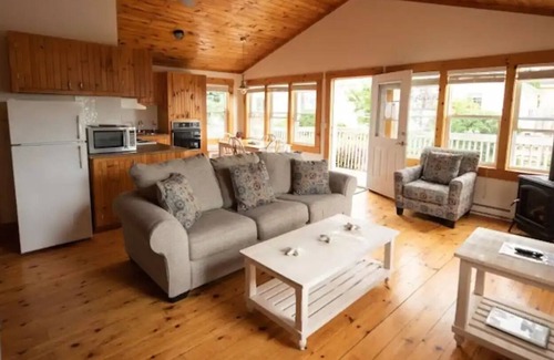 Boutiliers Point Cottage | Wilson's Coastal Club - C1