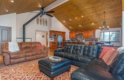 Dorrington Cabin | Wilson's Roost- Snowshoe Springs Lake