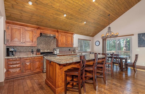 Dorrington Cabin | Wilson's Roost- Snowshoe Springs Lake