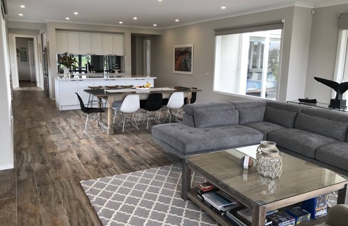 Yanakie House | Wilson’s Prom Beauty - Grey Beach House