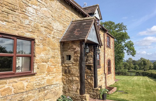 Church Stretton Cottage | WILSTONE COTTAGE, family friendly, with open fire in Church Stretton