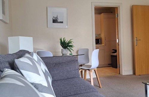 Wimbledon Apartment | Wimbledon Apartment Is a Fantastic 1 Bedroom Apartment in the centre of Wimbledon with free parking!