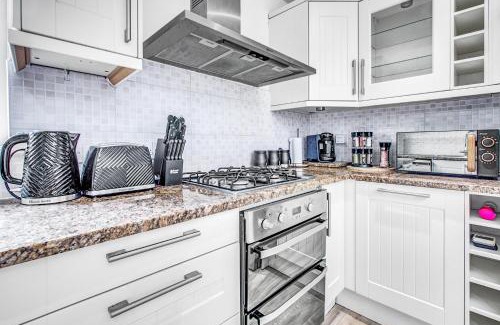 Wimbledon House | Wimbledon Close to AELTC, Station En-Suite