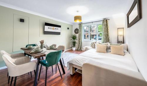 Collier's Wood Apartment | Wimbledon living