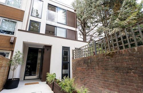 West Hill Villa | Wimbledon Nest - Bright, modern