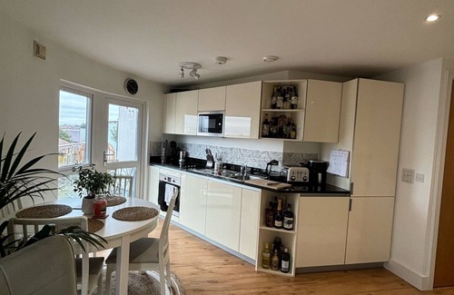 Wimbledon Park Apartment | Wimbledon Park, Spacious 1 Bed, With Large Balcony