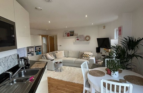Wimbledon Park Apartment | Wimbledon Park, Spacious 1 Bed, With Large Balcony