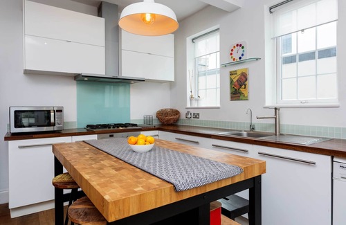 Hillside House | Wimbledon Wildflower, by Veeve
