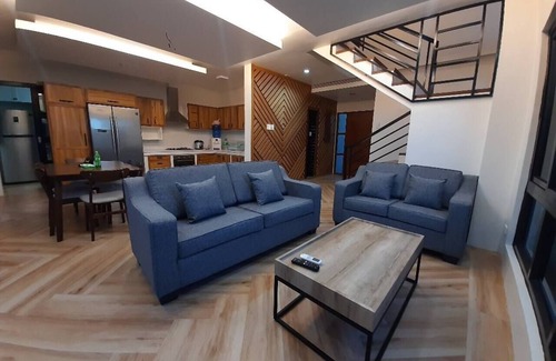 Pili Apartment | Winch Unit 1~ Room in Amazing House, next to CWC