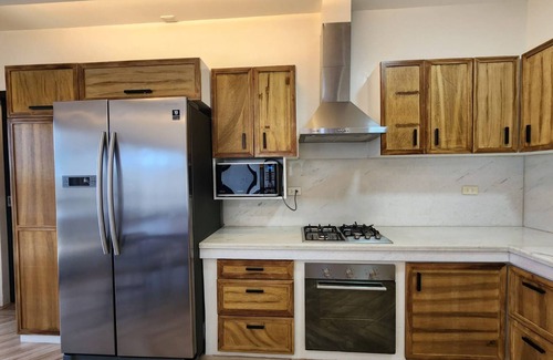 Pili Apartment | Winch Unit 1~ Room in Amazing House, next to CWC