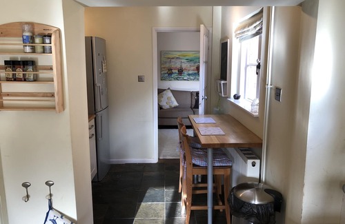 Kings Worthy Cottage | Winchester 3 Bedroom Cottage + Large Garden w/Office - Opposite 5-Star Farm Shop