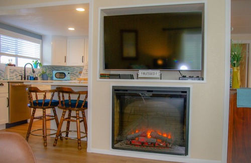 Winchester Bay House | Winchester Bay Retreat : Dunes/Three Beaches/A.T.V.'s/Fishing/Crabbing