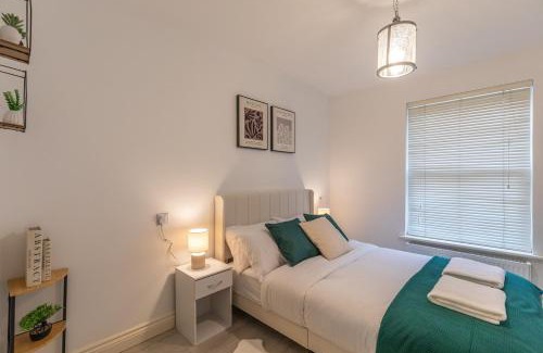 Winchester Apartment | Winchester City Centre Flat Sleeps 6 Free Parking