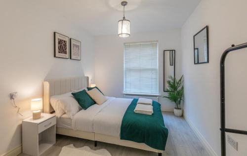 Winchester Apartment | Winchester City Centre Flat Sleeps 6 Free Parking