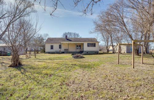 Winchester House | Winchester Home with Large Yard Near Tims Ford Lake