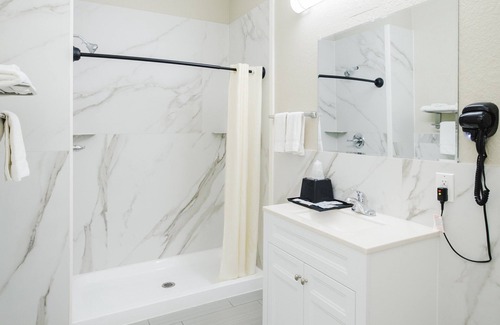 Humble Hotel | Winchester Inn & Suites Humble/IAH/North Houston