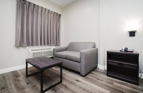 Humble Hotel | Winchester Inn & Suites Humble/IAH/North Houston