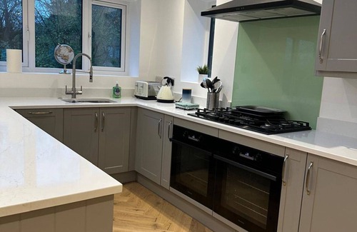 Winchester House | Winchester Stunning Spacious 4 Bedroom House