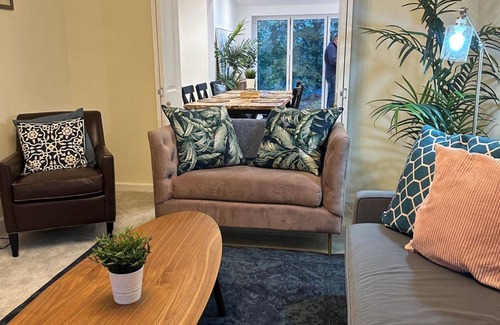 Winchester House | Winchester Stunning Spacious 4 Bedroom House