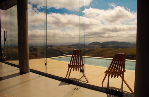 Paty do Alferes Cottage | Windows house - Minimalist house in the mountains
