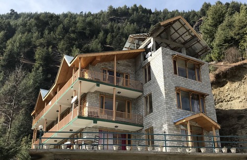 Manali Cottage | Wind Chimes Family Guest House Welcomes You