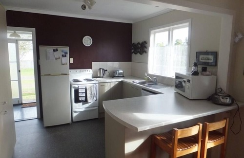 Whitianga House | Wind down on White - 3 Bedroom -big Back yard