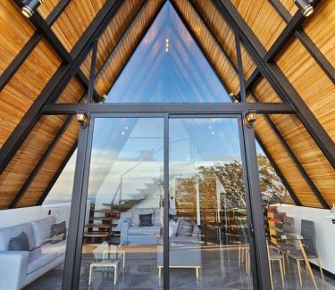 Monteverde Ski Chalet | Wind Houses, Casas de Viento