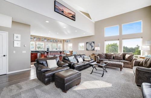 Cloverdale House | Wind 'N Sails