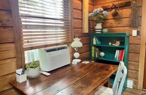 Blowing Rock Cabin | Wind Song: Charming Log Cabin In a Private Neighborhood. 10 Min From Downtown BR