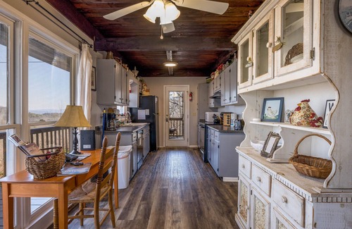 Helen Cabin | Windancer Lookout – Appalachian Mountain Views from Every Window