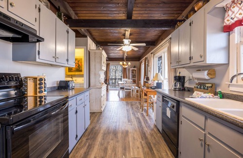 Helen Cabin | Windancer Lookout – Appalachian Mountain Views from Every Window