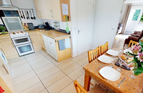 Umberleigh House | WINDERMERE LODGE | 2 Bedrooms | High Bickington | Sleeps 4