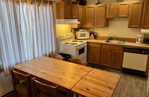 Windham House | Windham Mtn! 2BR/2B, Sleeps 6-8. Wi-Fi. Ski, Fine Dining, Hike, Antiquing, More!