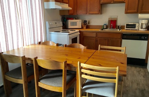 Windham House | Windham Mtn! 2BR/2B, Sleeps 6-8. Wi-Fi. Ski, Fine Dining, Hike, Antiquing, More!