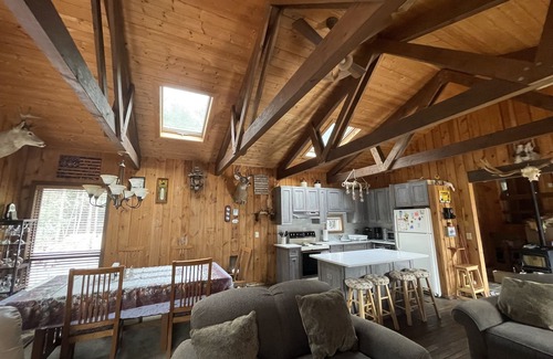Windham Cabin | Windham Pines Lodge & Hot Tub