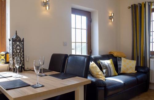 Glasbury House | Windhover
