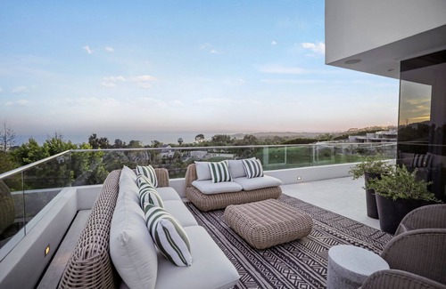 Central Malibu Villa | Winding Way - Modern Malibu Masterpiece With Unobstructed Ocean Views
