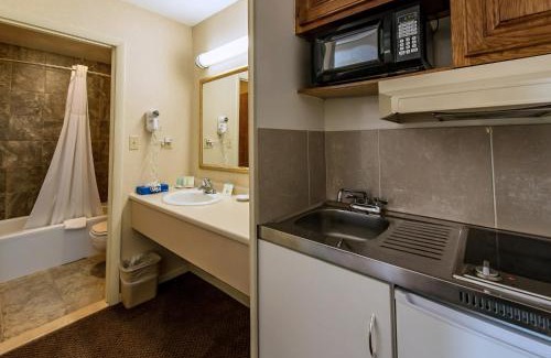 Town of Oswegatchie Hotel | Windjammer Lodge