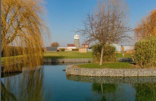 Swavesey House | Windmill Glamping Pod with hot tub - The Snug
