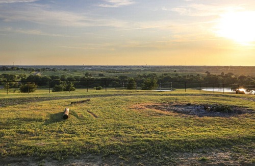 Ennis Other | Windmill Hill- Refurbished 1920 Farm House