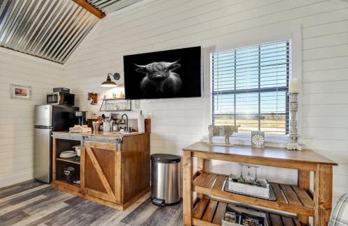 Fredericksburg House | Windmill Meadows Cottages-Firepit-Hill Country Views!