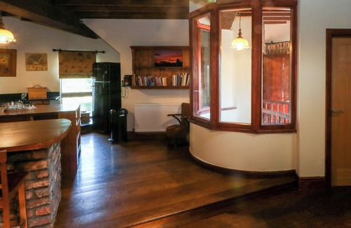 Ormskirk Cottage | WINDMILL ON THE FARM, family friendly, with a garden in Burscough