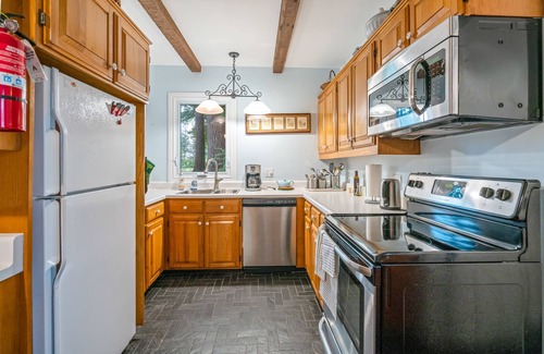 Fort Erie Cottage | Windmill Point Place - All yours - Private Beach Location