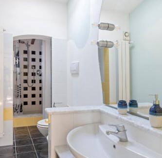 Livorno Apartment | Windrose Parrot' s Nest