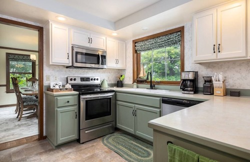 Bow House | Windrush House · Summer Sale! Hot Tub. Grill. Views.