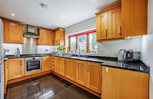 Chipping Norton House | Windrush - Large House with Stunning Rural Views